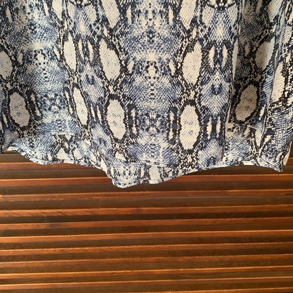 Code Bleu top - Picture 3 of 7